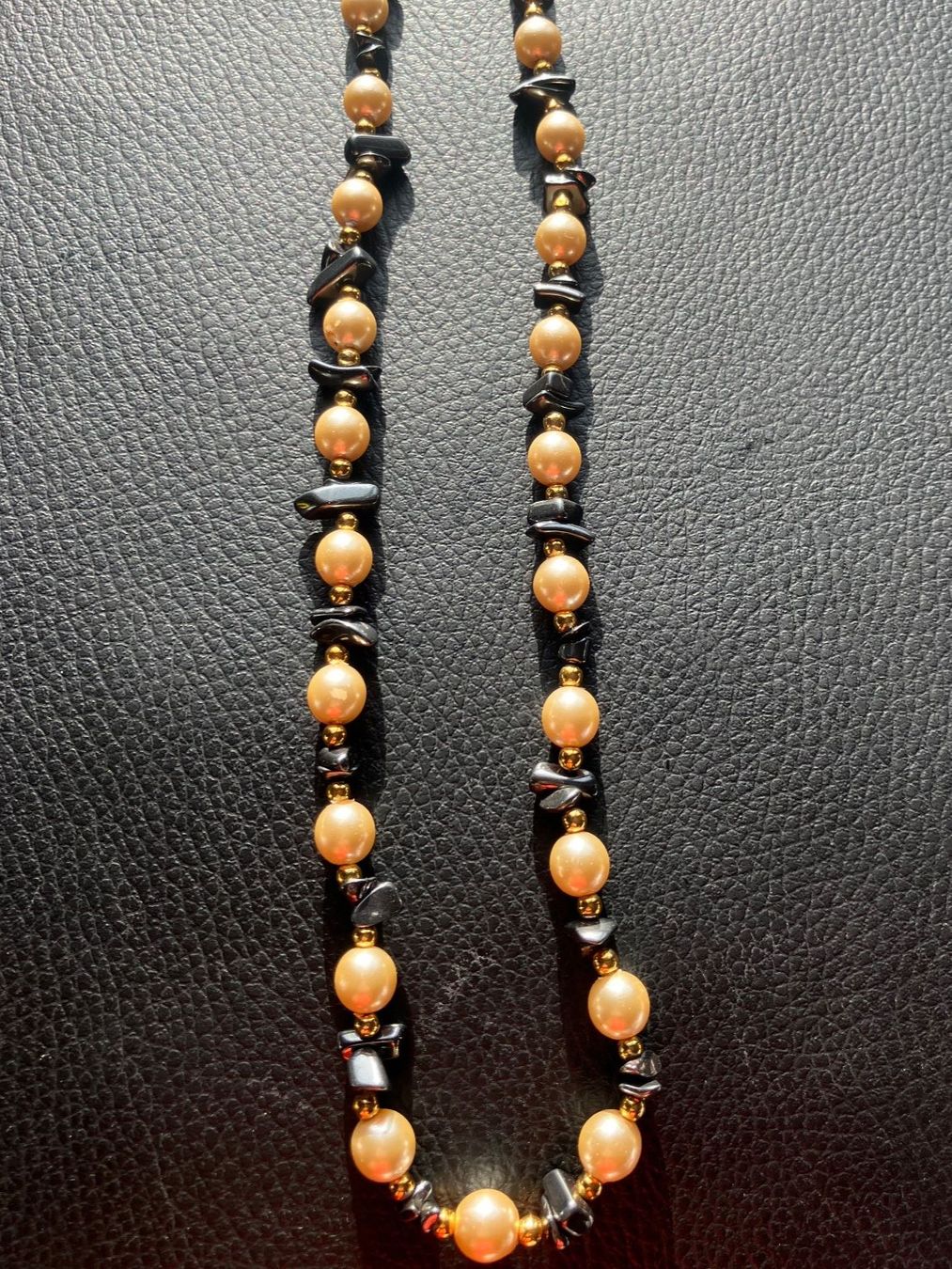 Catenine: Collier vintage Hématite perles dorées – Usato da Peseux venduto da CharmeCommerce 4
