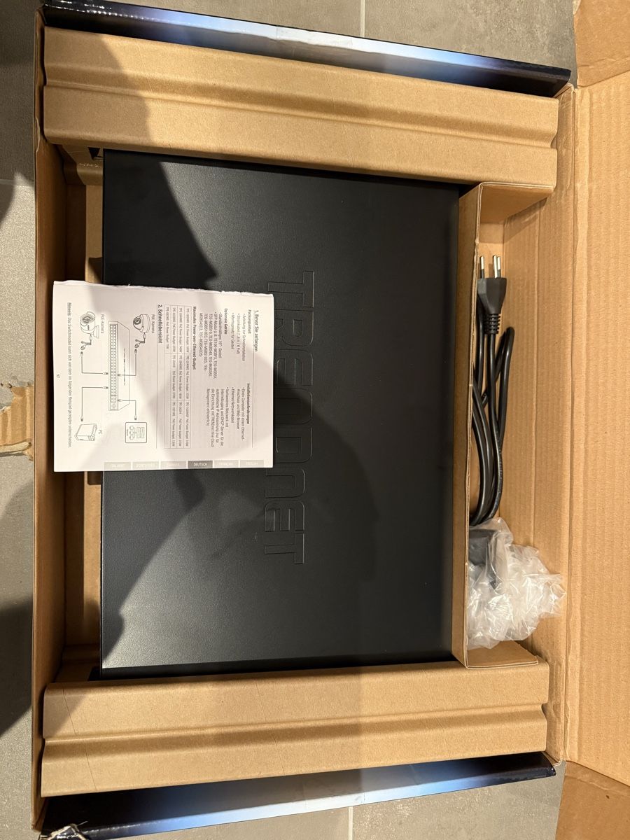 Trendnet Hub & Switch: Switch Poe, 28Port, neu, tpe-2840WS – Nuovo e nell'imballaggio originale da Männedorf venduto da swissboy_22 1