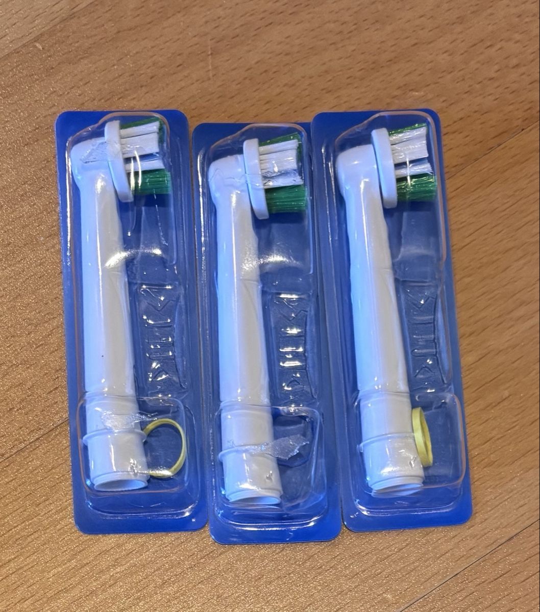 Oral B Zahnpflege: 2 Oral-B elektrische Zahnbürste – Gebraucht aus Bonstetten von swiss_diver 1