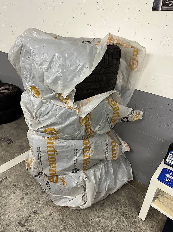Pneumatici & Ruote complete: Pirelli SottoZero Winterreifen  – Usato da Basel venduto da Vincenzo_Bruni 1