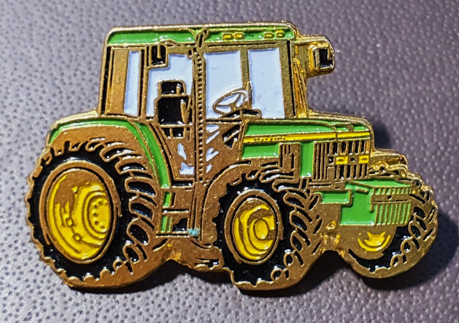 John Deere Plaketten & Abzeichen: 110 - Pin Landmaschine Traktor Treker: John Deere – Gebraucht aus Reinach BL von Boston-Verkauf