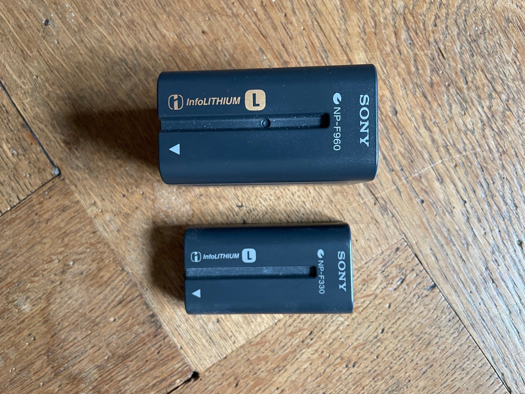 Sony Videocamere: Sony DCR-VX2000E - mit viel Zubehör – Usato da Kriens venduto da ruedi740 3