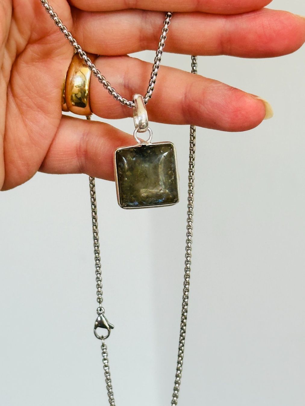 Catenine: Labradorite Gemstone Handmade Jewelry necklace – Nuovo e nell'imballaggio originale da Genève venduto da AGBERG 1