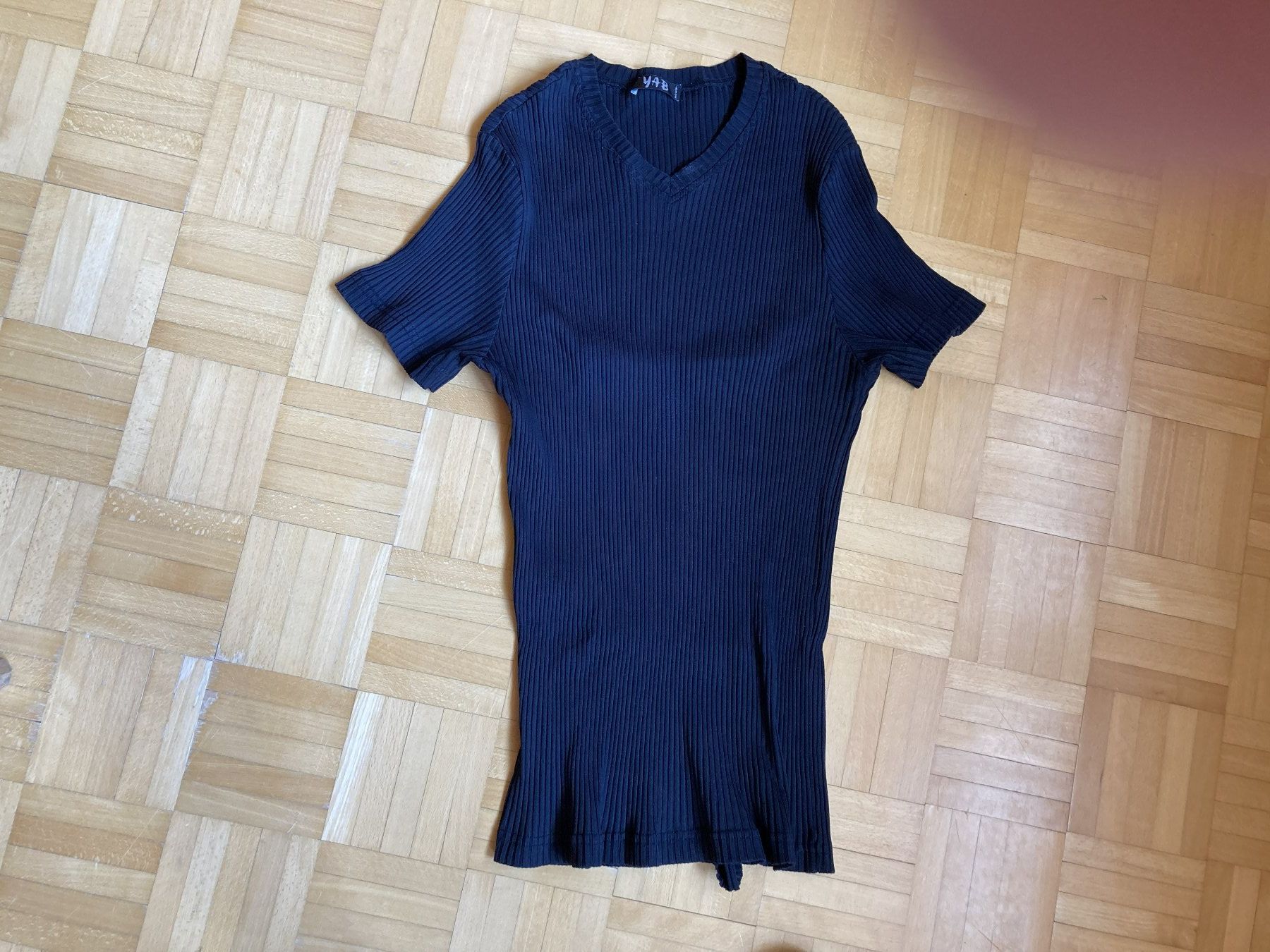 T-Shirts: Shirt XL mit V Ausschnitt – Gebraucht aus Gais von hallogais
