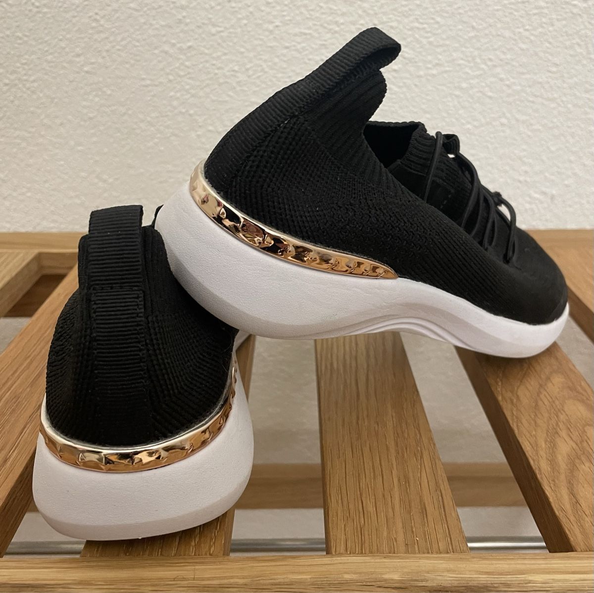 Scarpe da donna: Schwarze Sneaker von VENICE, Gr. 36 – Usato da Eschenbach SG venduto da Patri84