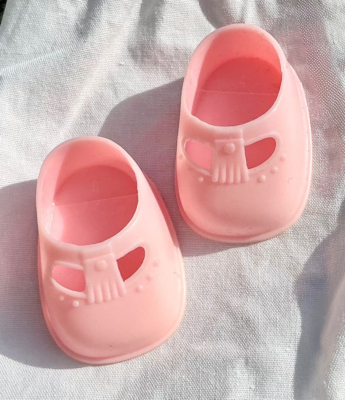 Giocattoli: ÄLTERE KLEINE PUPPENSCHUHE – Usato da Zell LU venduto da Silvermemory 2