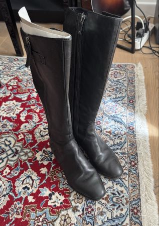 Black leather boots S.Oliver