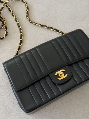 Chanel 1991-1994 Black Lambskin Vertical Stitch Single Flap