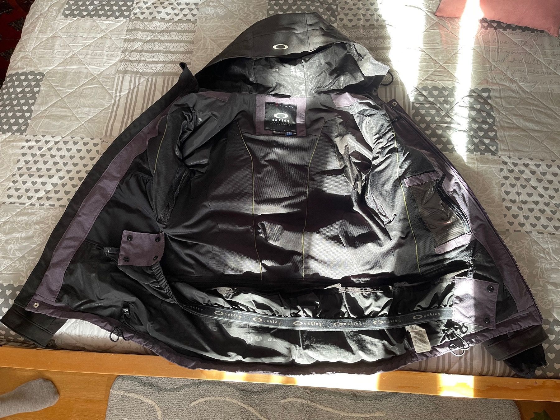 Jacken: Oakley Damen Ski Jacke – Gebraucht aus Ruschein von Motorider2001 2