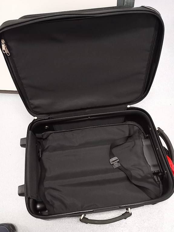 Valigie: Valigia trolley Samsonite nera – Usato da Minusio venduto da son_mrf5 1
