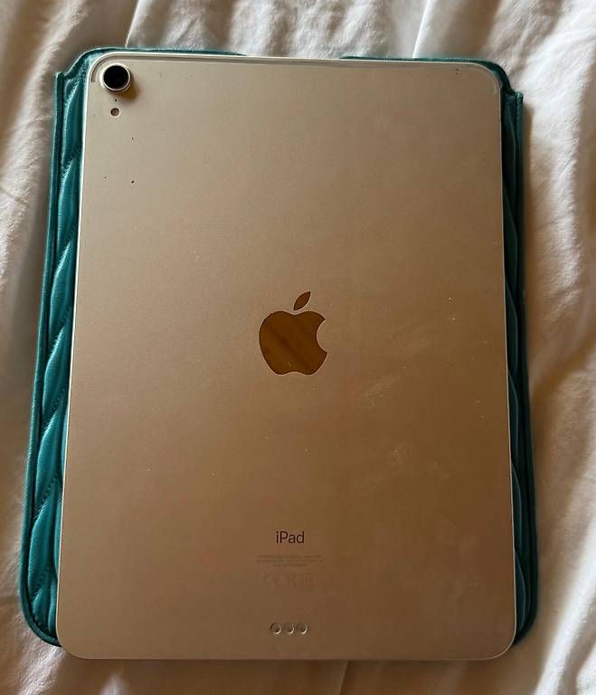 Covers & Taschen: miumiu iPad-Hülle – Gebraucht aus Wald ZH von mer_7wb8 3