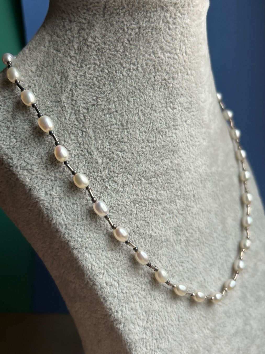 Ketten: Elegante Perlenkette, Silber, Süßwasserperlen 42cm – Gebraucht aus Dittingen von Bellevista 1