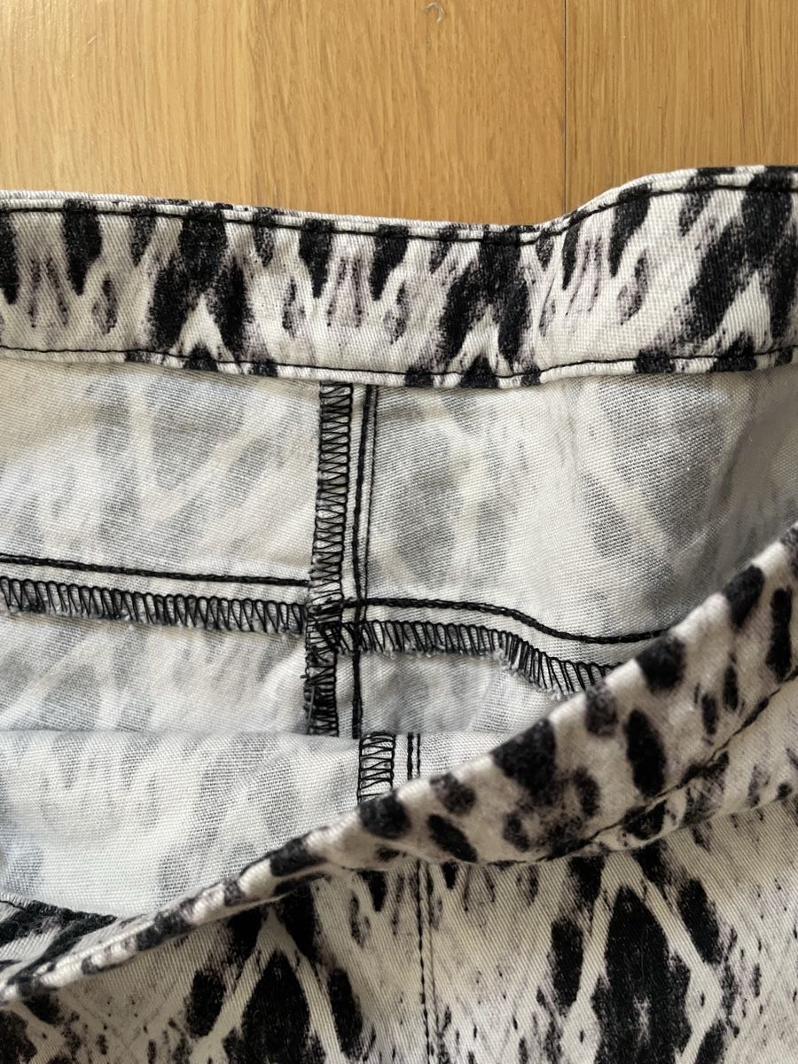 Pantaloni: Stretch Hose schwarz-weiss – Usato da Zürich venduto da Martina111 1
