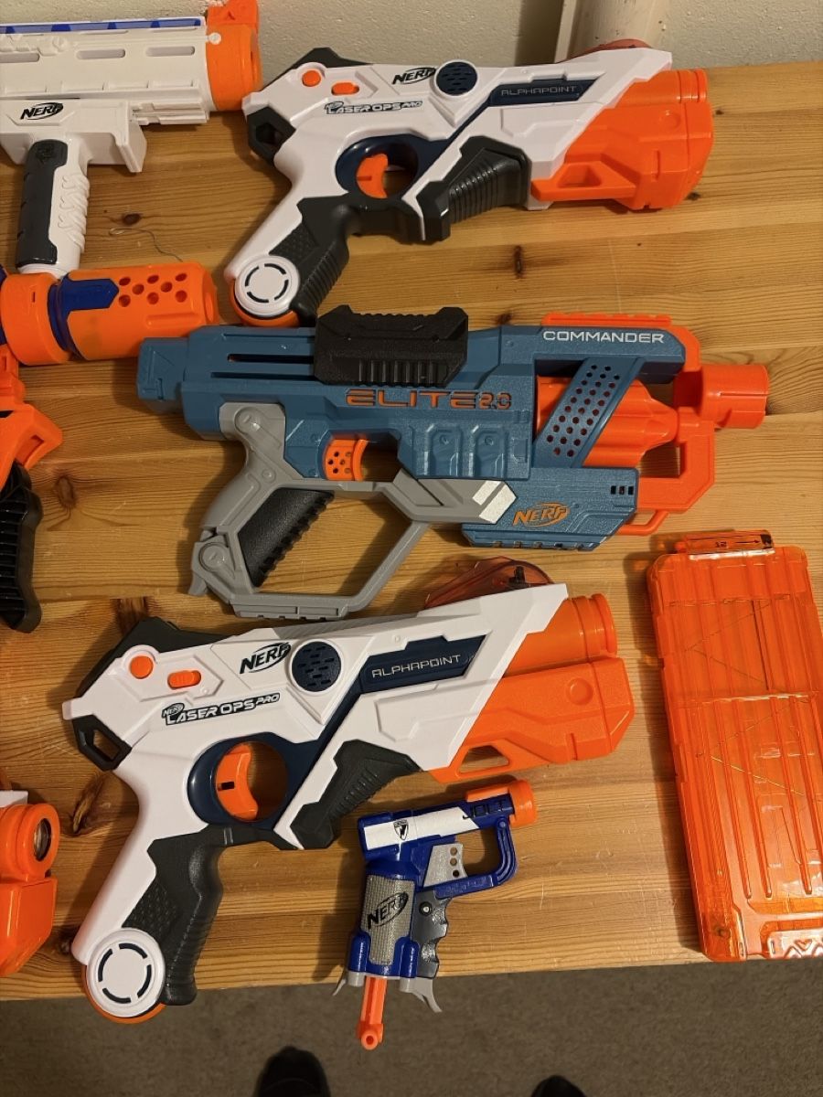 Nerf Giocattoli: Lot de Pistolets nerf  – Usato da le mont sur lausanne venduto da Alecour 2