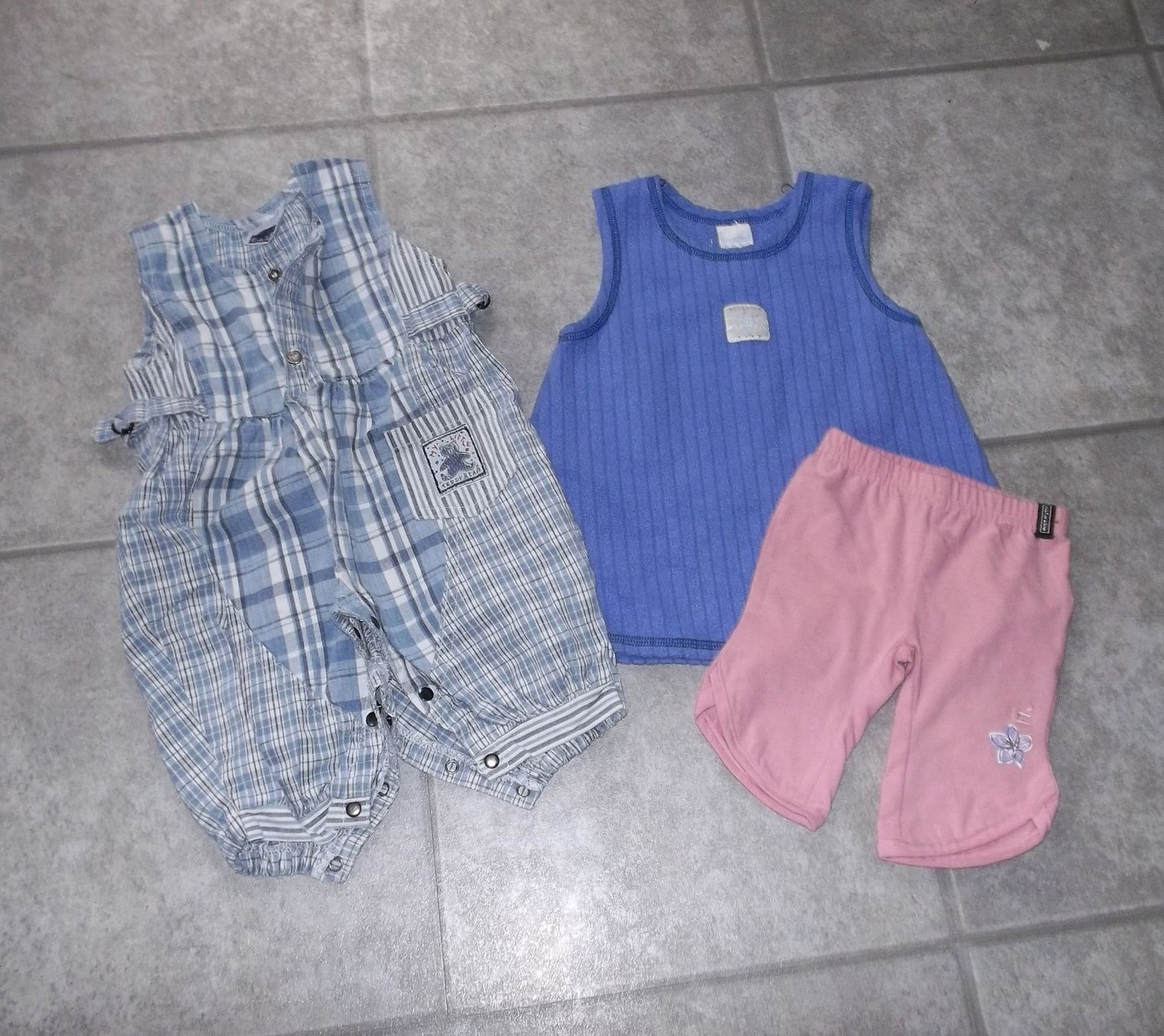Lotti & Set di vestiti: 17 teiliges Mädchen Kleiderpaket Grösse 62/68 – Usato da Kaltbrunn venduto da Cindy99 3