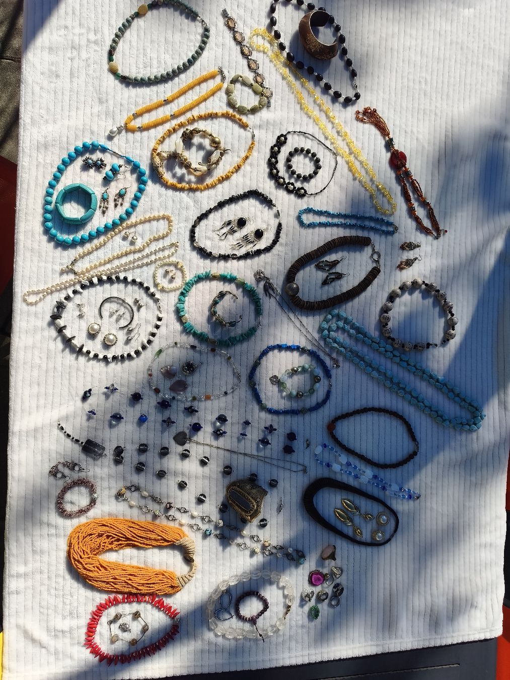 Altri gioielli: Modeschmuck 3kg – Usato da Halten venduto da domae