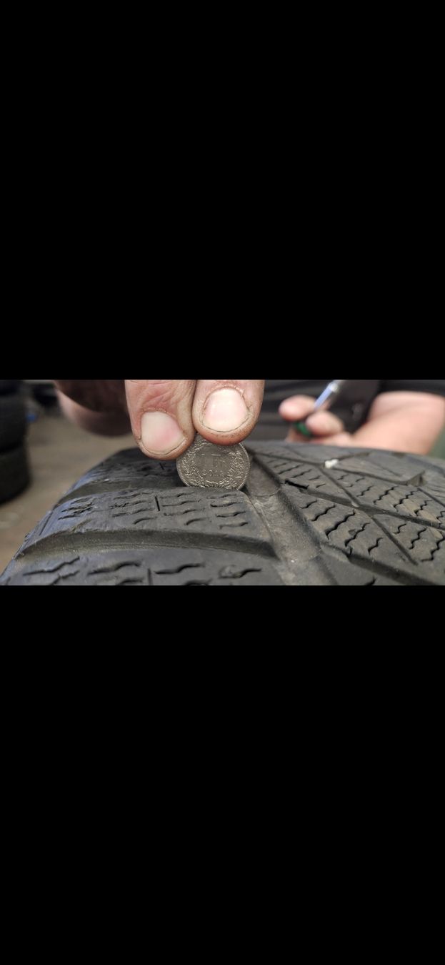 Pirelli Pneus & Kompletträder: Pirelli Winter Pneu 235/35 R20 4mm – Gebraucht aus Wohlen AG von mmuell111 1