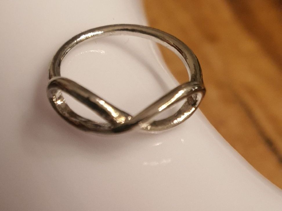 Anelli: Silberner Infinity Ring, zeitlos, elegant, Grösse 44, Ewig – Usato da Zollikerberg venduto da Nice_Name