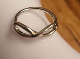 Silberner Infinity Ring, zeitlos, elegant, Grösse 44, Ewig