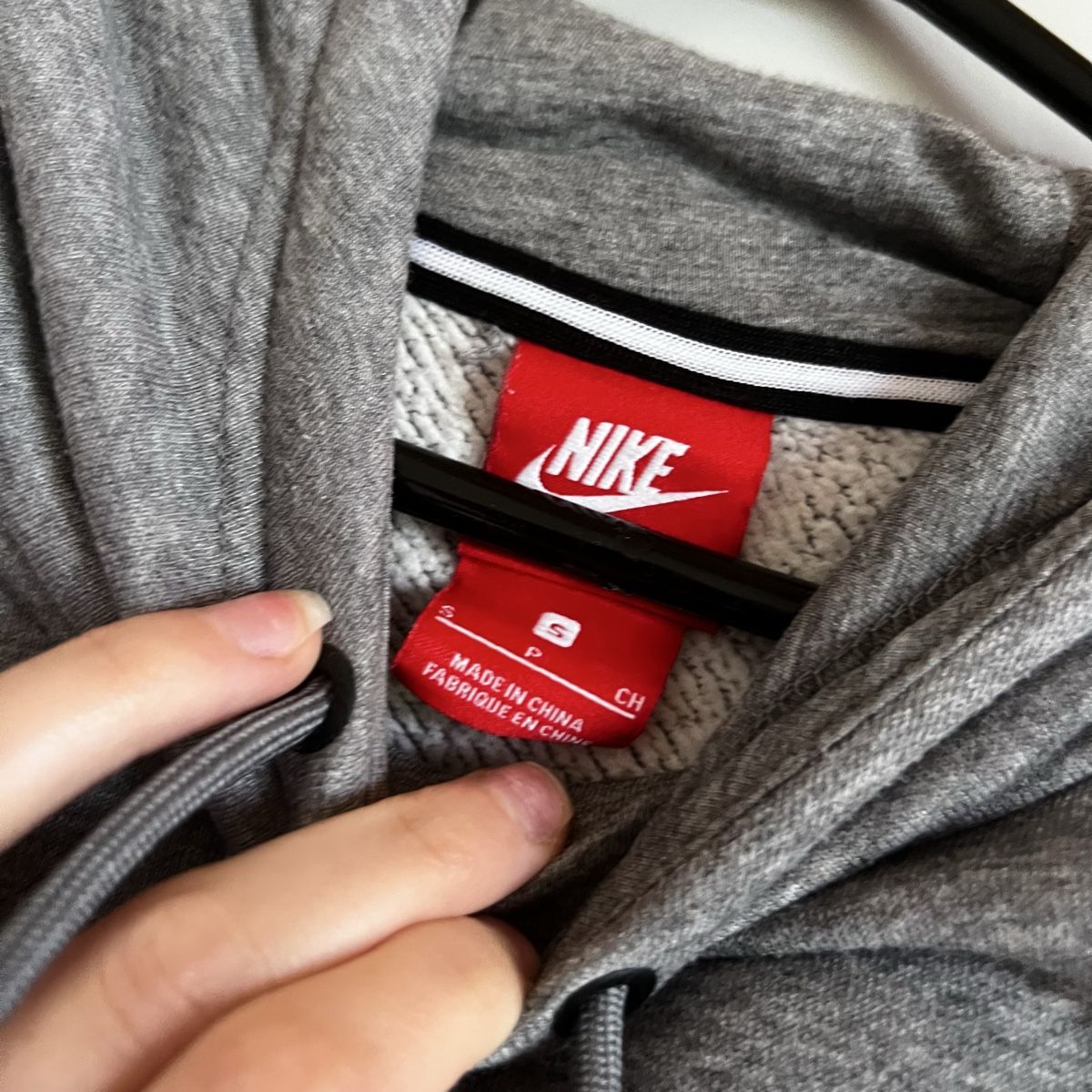 Nike Maglioni & Felpe: Grauer Nike Pullover mit hohem Kragen – Usato da Chur venduto da noe_mh8b 1
