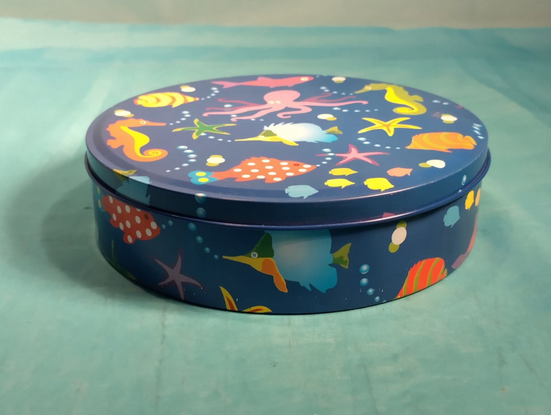Altro in Decorazioni & Accessori: Blechbüchse, Meerestiere, Dm: 17cm – Usato da Bellach venduto da JingleCherry 1