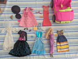 Barbie mit Kleidern und Auto
