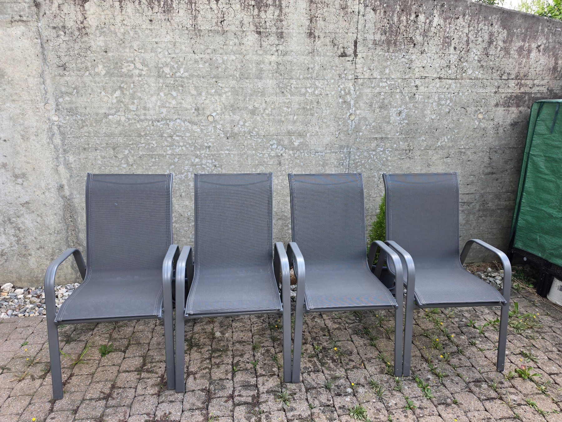 Set di tavolo e panche: Gartenmöbel Set mit Tisch und 8 Stühlen – Usato da Herzogenbuchsee venduto da Aarwangen 1