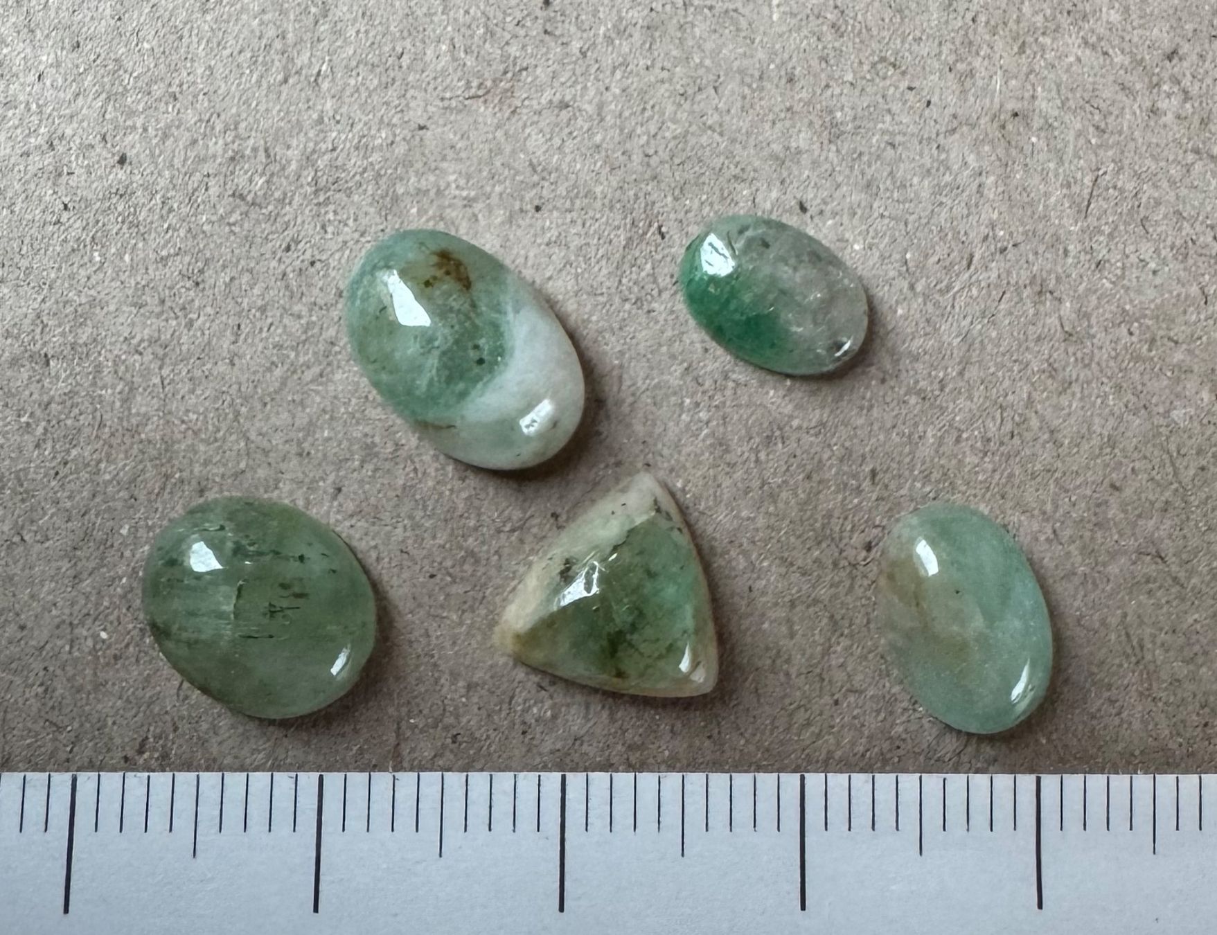 Pietre preziose: 5 schöne Smaragd Emerald Cabochons     UNIKATE – Nuovo e nell'imballaggio originale da Leuggern venduto da gemshow 5