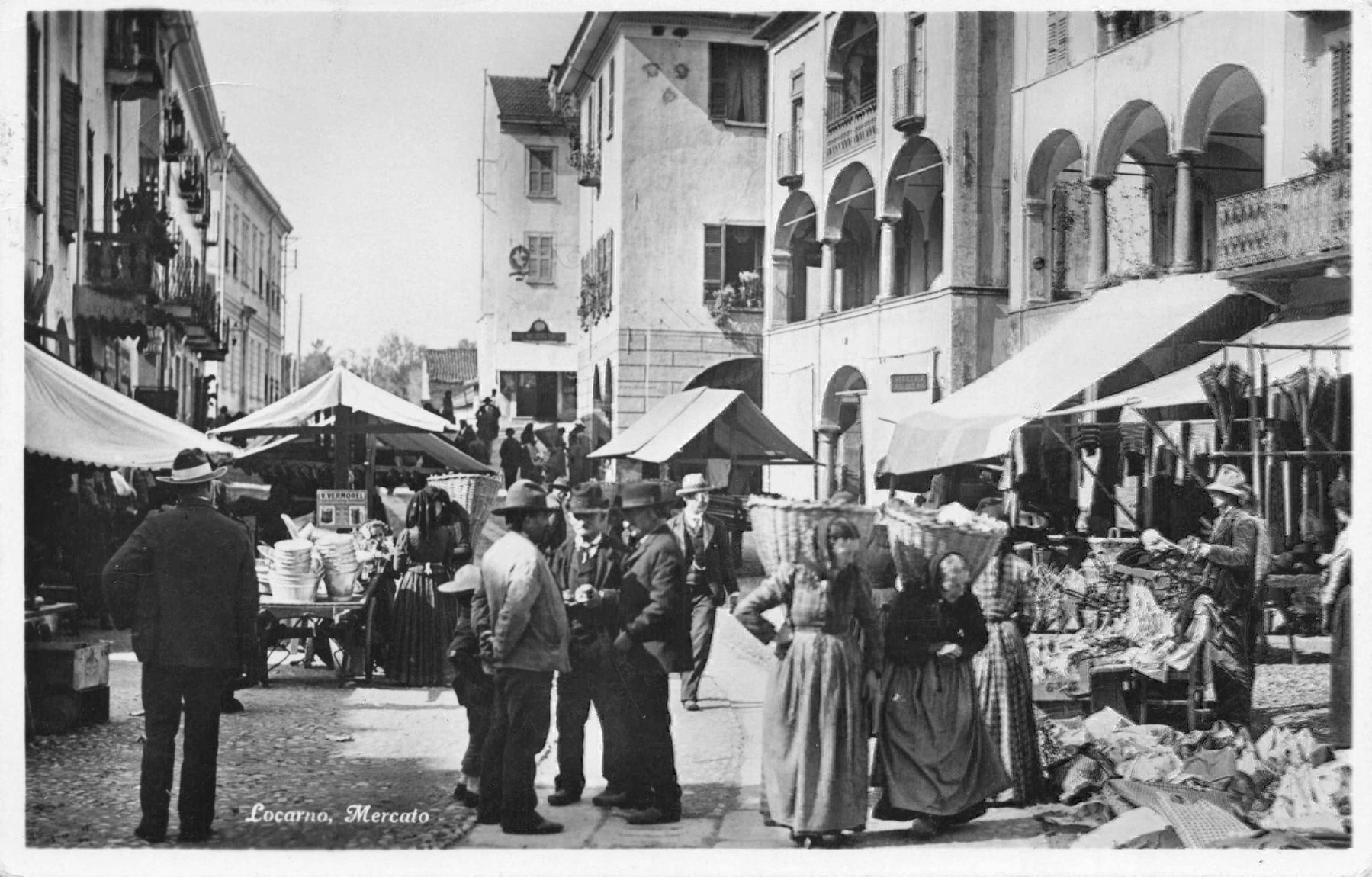 Cartoline postali: Locarno mercato – Usato da Biasca venduto da Blenio71
