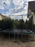 Trampoline rectangulaire avec filet de protection