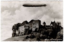 Luftschiff "Graf Zeppelin" über dem Schloss Lenzburg