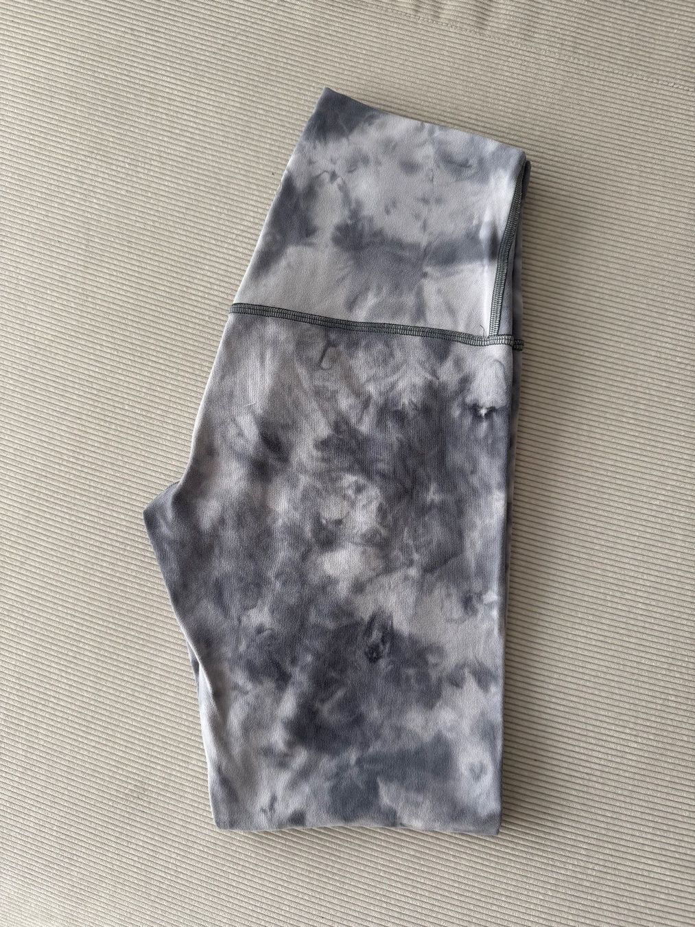 Lululemon Leggings: lululemon Align High-Rise Pant 25'' size 4 – Usato da Zürich venduto da sel_w5sd