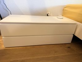 Weisses Nachttischli mit 2 Schubladen, gute Zustand!