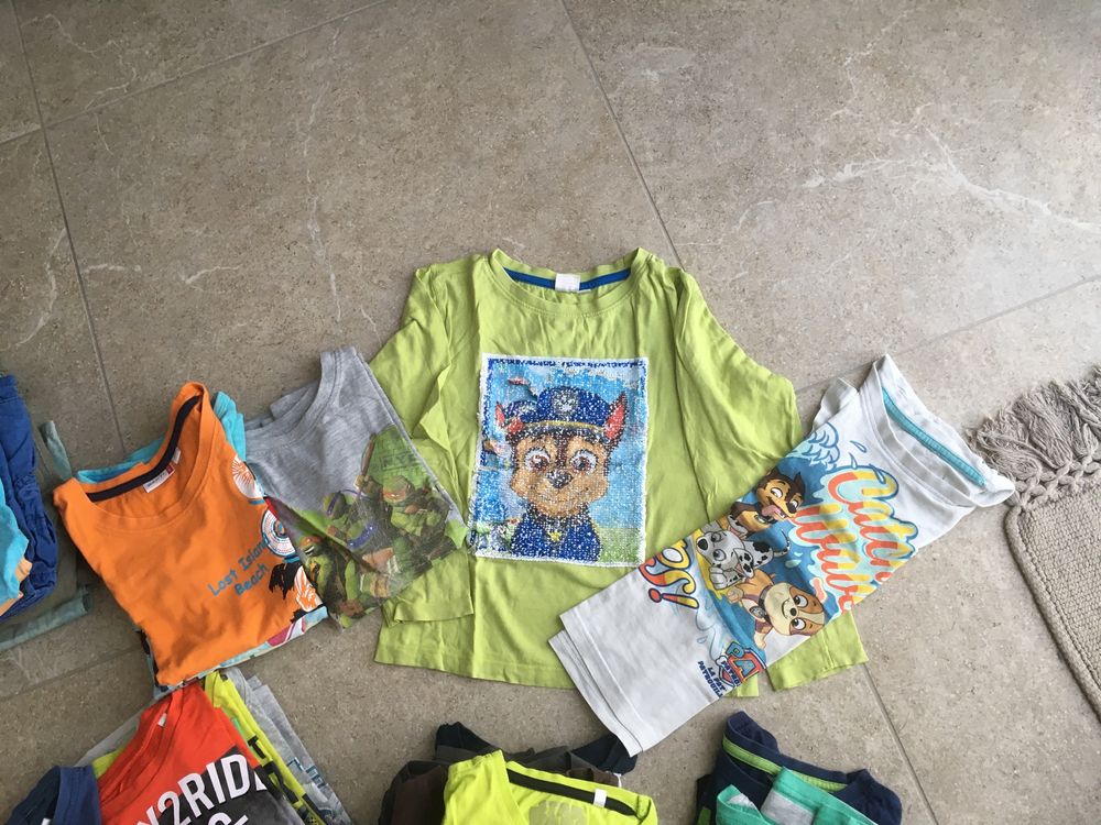 Ensembles coordonnés: 135 Teile Jungen-Kleider Paket, Gr.122-128, alles komplett! – D'occasion à Gächlingen par Tara_devi 5