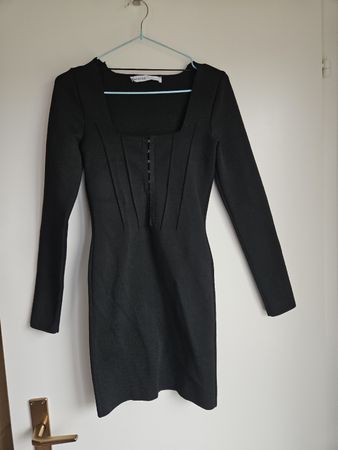 Etuikleid von Bershka, schwarz