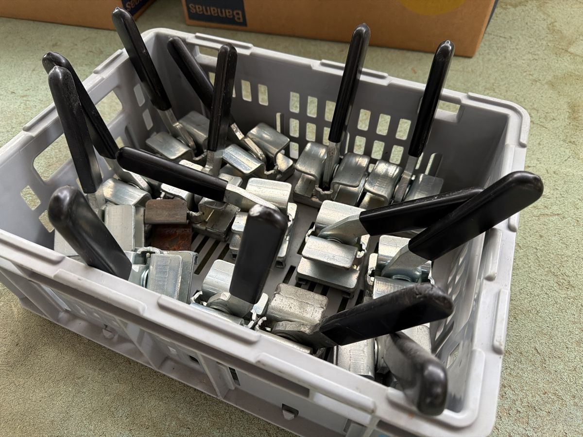 Tutti gli attrezzi: 14x Metall-Spannverschlüsse – Usato da Mörschwil venduto da philmensa 1