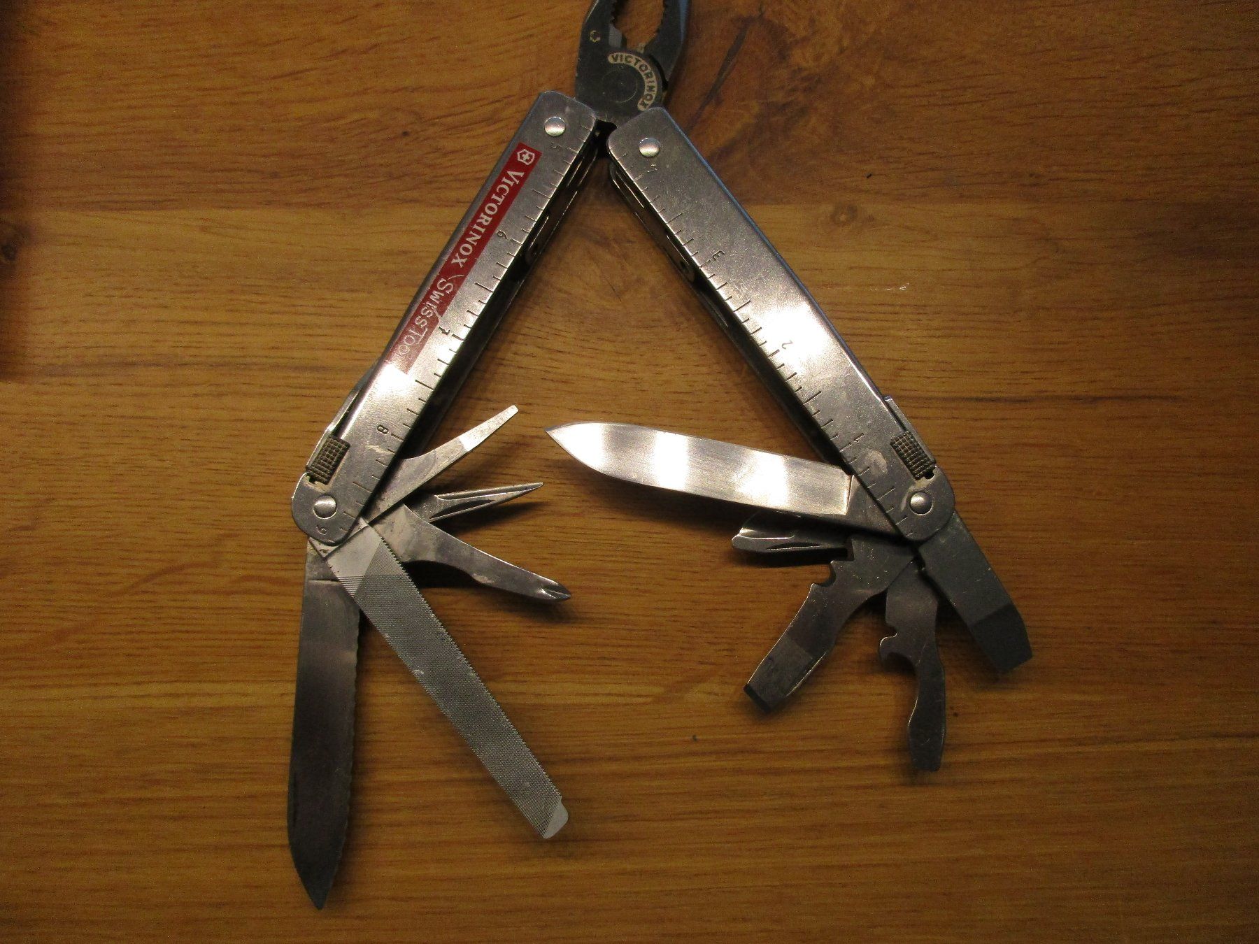 Victorinox Taschenmesser: Victorinox Multitool – Gebraucht aus Niederwil AG von Cembalo 6