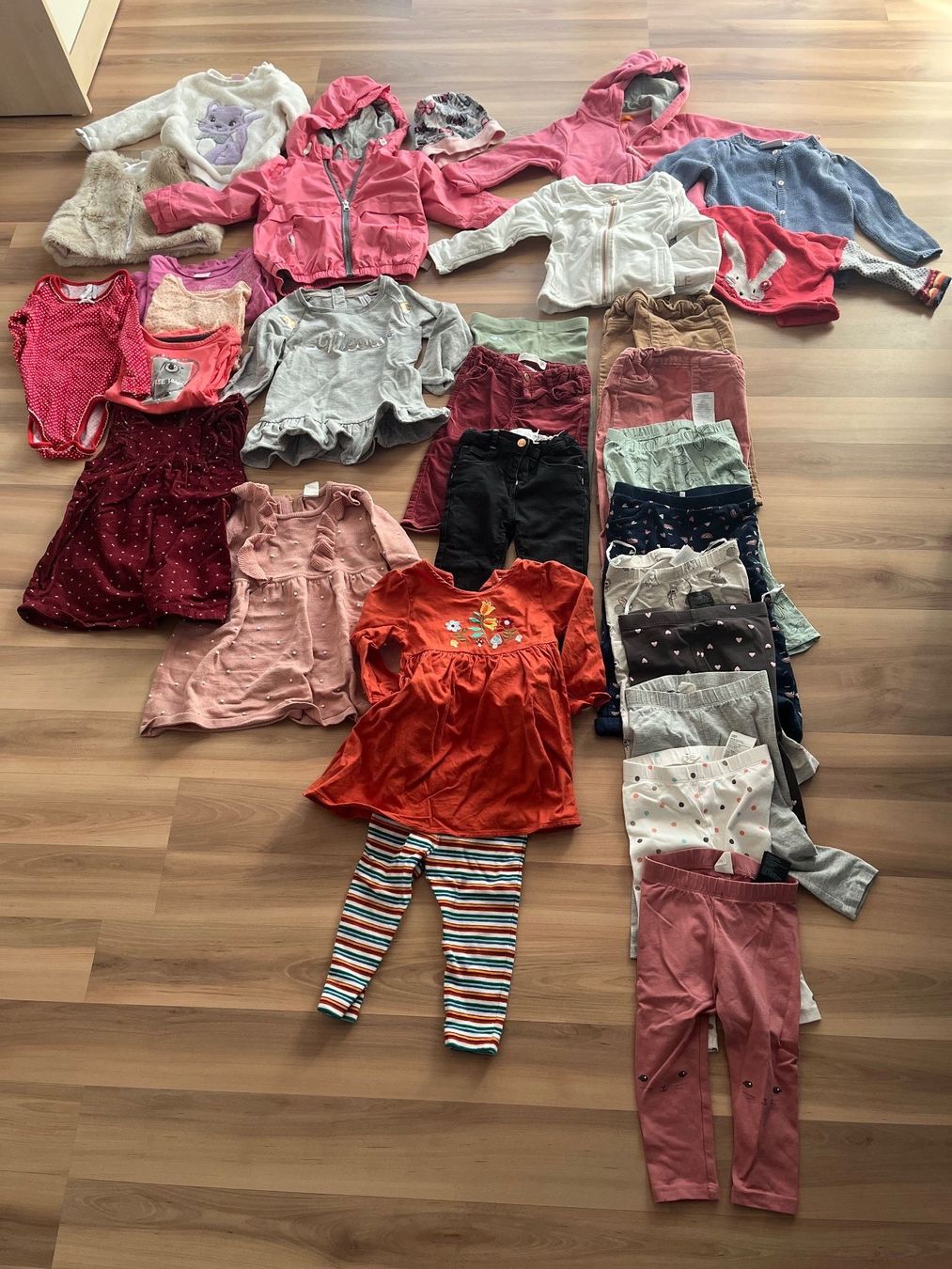 Lotti & Set di vestiti: Mädchen Kleiderpaket 80(29Teile) – Usato da Pfungen venduto da nad_vt7k