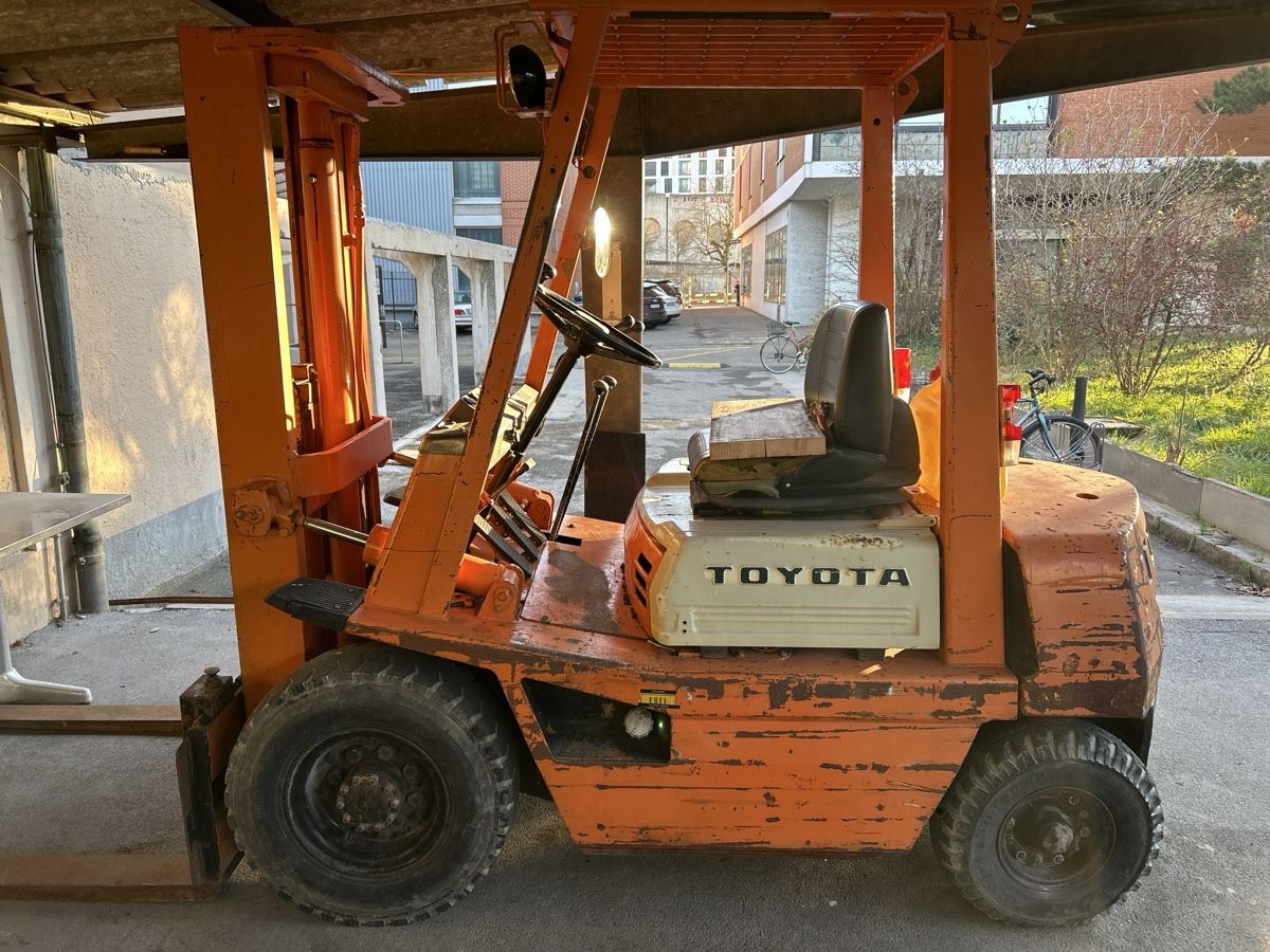 Toyota Carrelli elevatori e a forche: Toyota Stapler Benzin – Usato da Basel venduto da Cicolupo