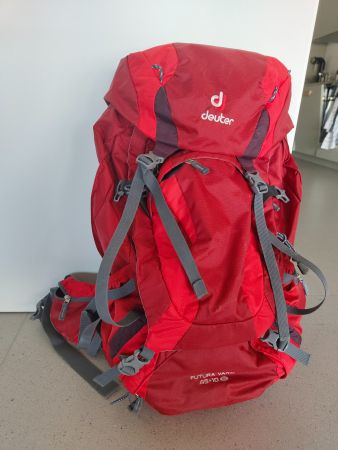 Deuter Futura Vario 45+10 SL Trekkingrucksack mit Regenhülle