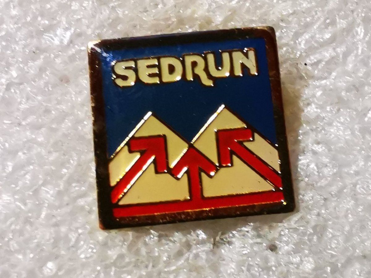 Plaketten & Abzeichen: Ansteckpin 78: Sedrun – Gebraucht aus Oppligen von Pin-Fall-Shop