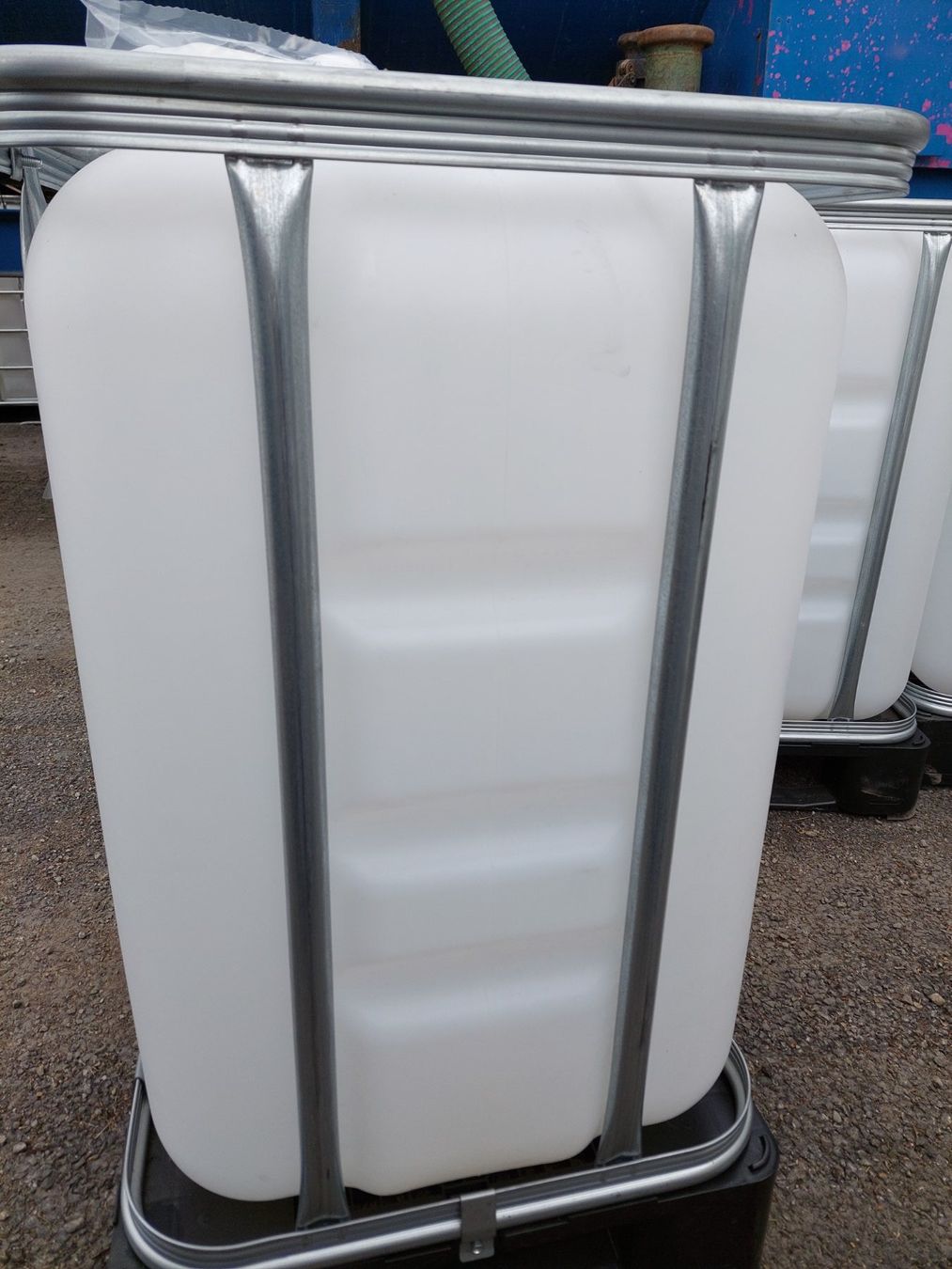 Abbeveratoi e trogoli: Tank ibc  300 Li – Usato da Neuenegg venduto da Seppi18 1