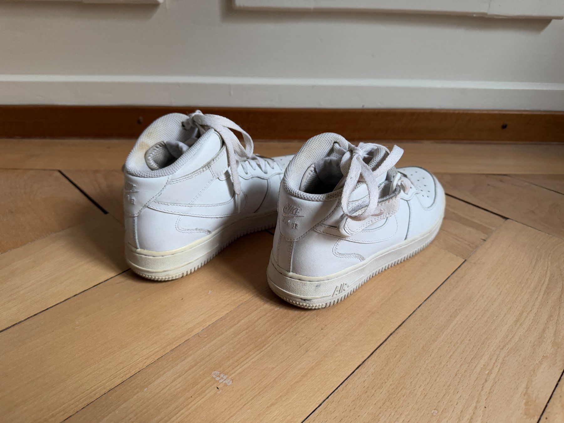 Nike Scarpe da donna: NIKE Air Force 1 Leder Sneaker weiss 36.5 – Usato da Zürich venduto da Diazaio 2