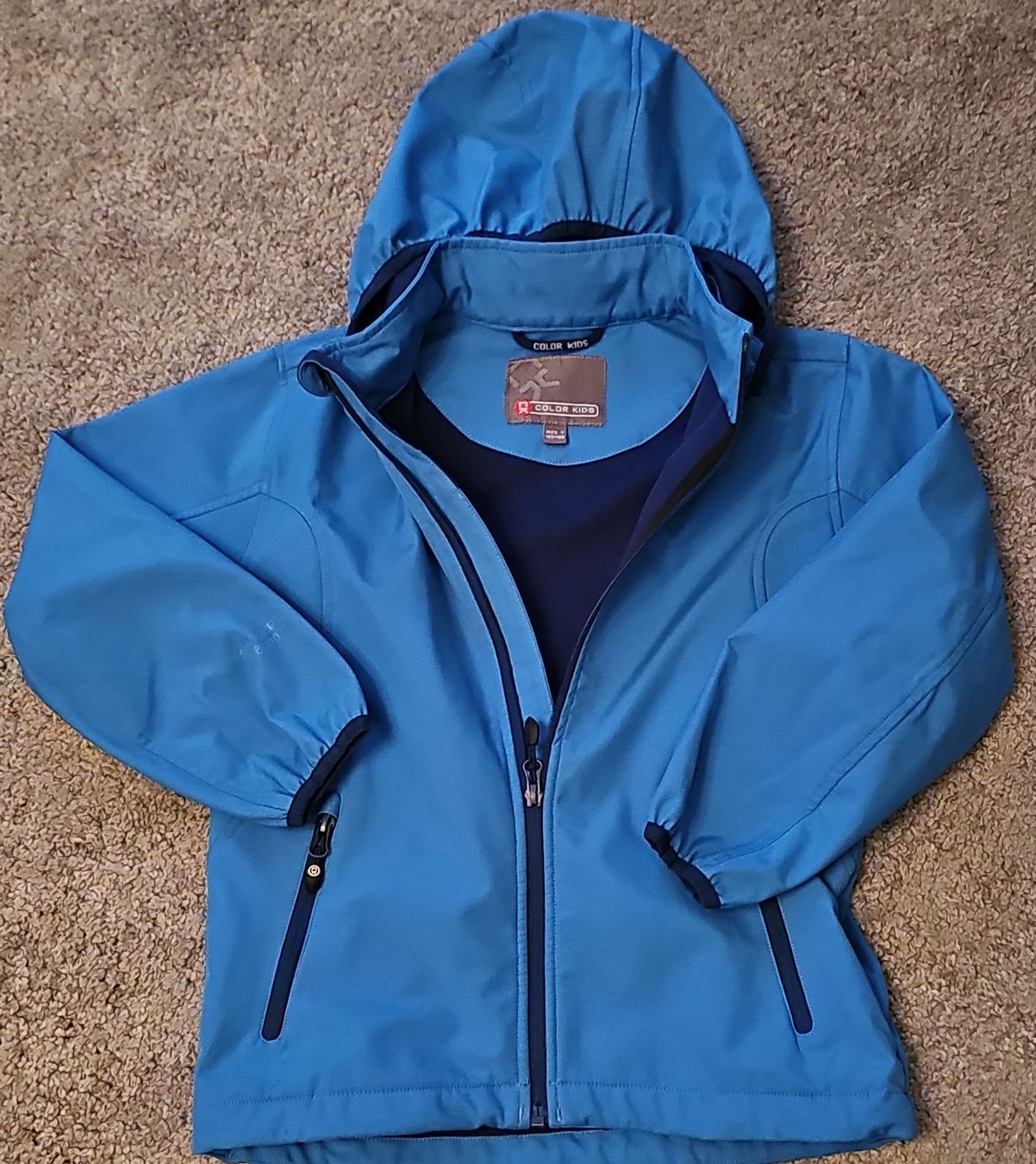 Giacche & Cappotti: Softshelljacke in Blau Grösse 122-128 – Usato da Liestal venduto da GrotteD