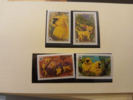Bhoutan: Série de 4 timbres rares avec des singes dorés!