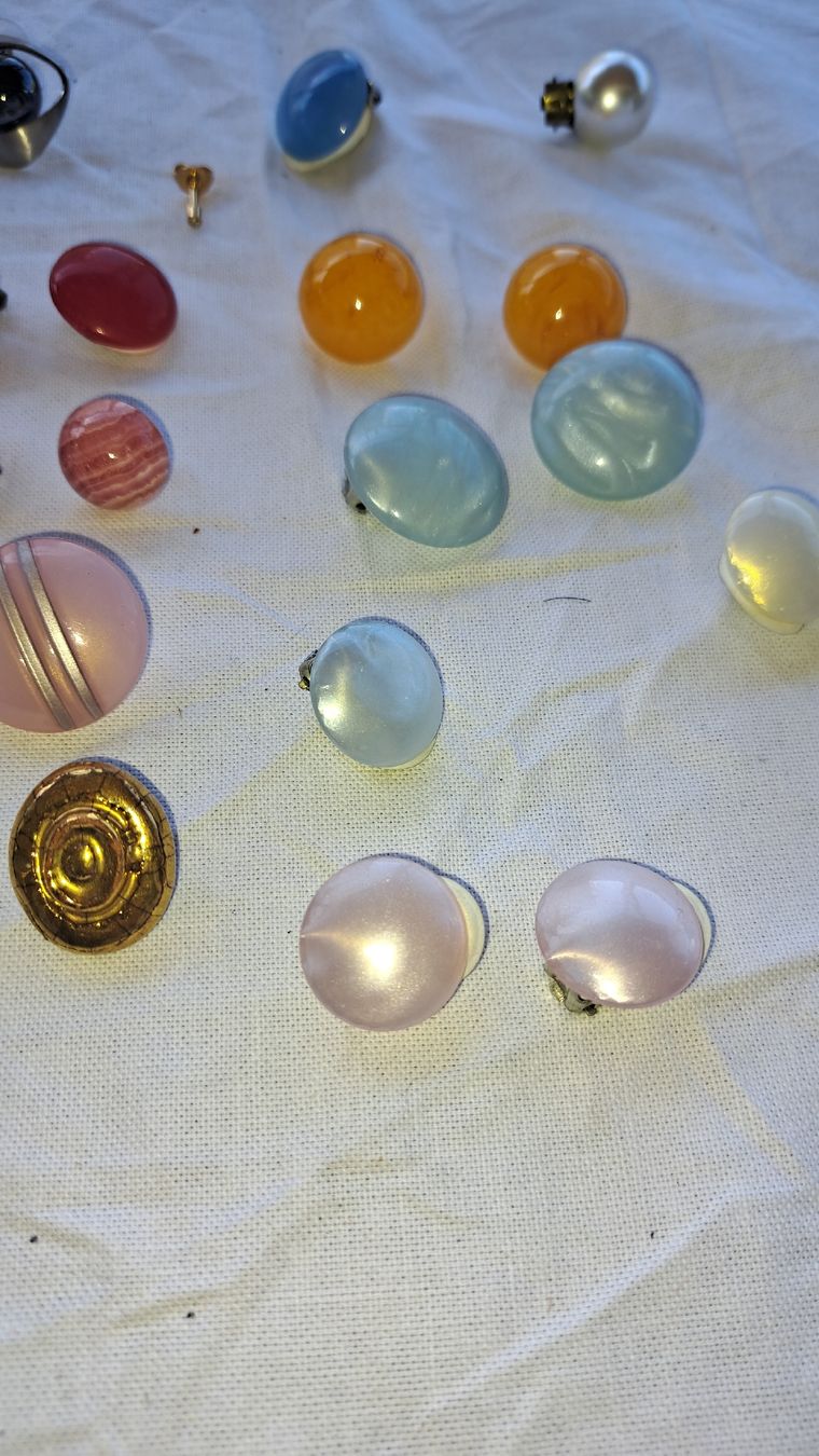 Altri gioielli: Ohrclips und Stecker Vintage  Lot – Usato da Kölliken venduto da Upcycling-by-Mc-TAM 2