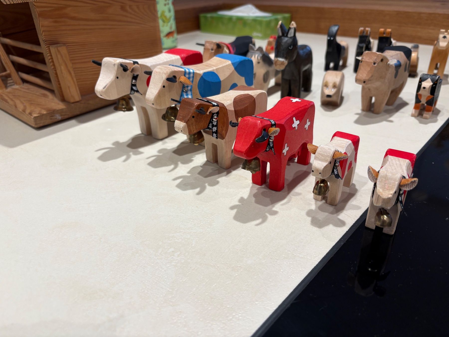 Trauffer Spielzeuge: Holzstall mit viele Tiere – Gebraucht aus Bad Ragaz von isa_r2x2 5