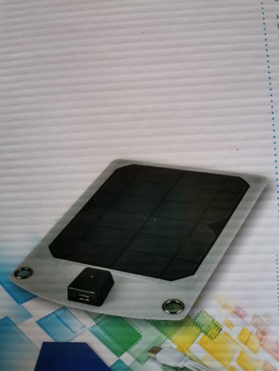 Dispositivi a energia solare: NEUES Solar-Panel  m. Powerbank 4000 mAh, Lagerräumung! – Nuovo e nell'imballaggio originale da Gebenstorf venduto da monschala 2
