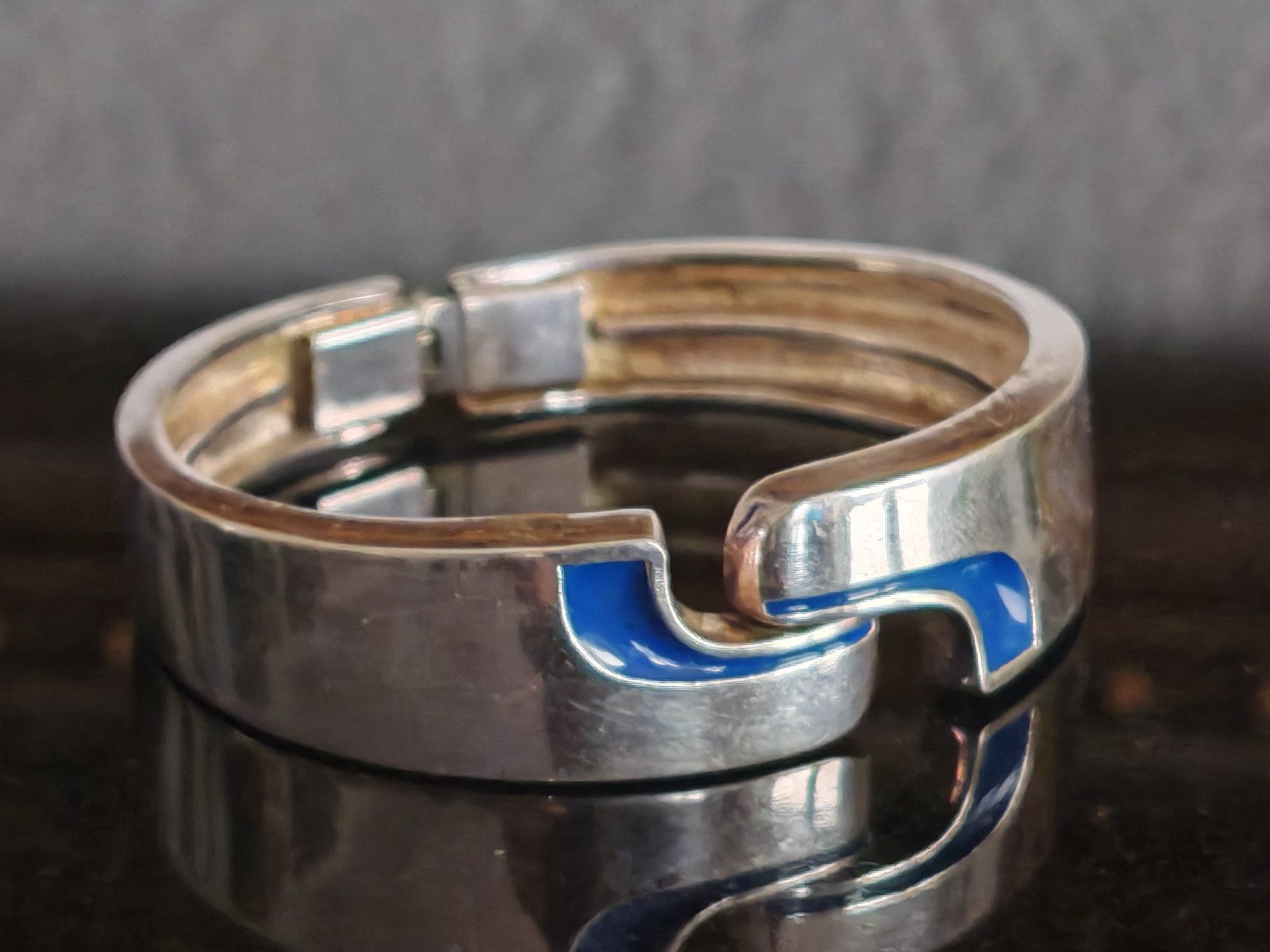 Bracciali & Braccialetti: Damen Armreif – älterer Modeschmuck – Usato da Zuerich venduto da Antiquarium