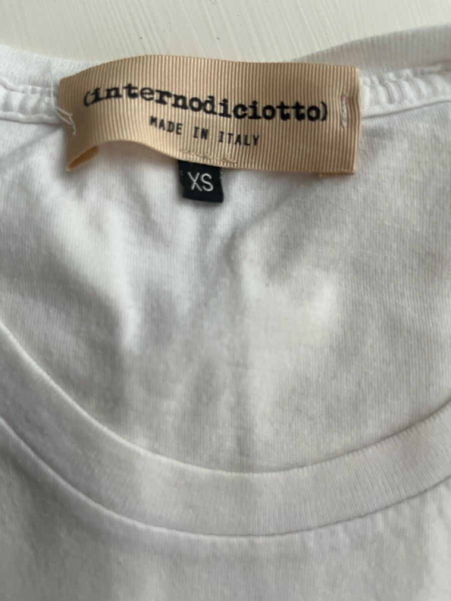 T-shirt: Internodiciotto stretchy white cotton t shirt – Usato da Rüschlikon venduto da ant_5v7g 2
